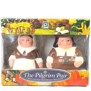 Publix The Pilgrim Pair Salt and Pepper Shakers Brown Porcelain Holiday‎ Decor